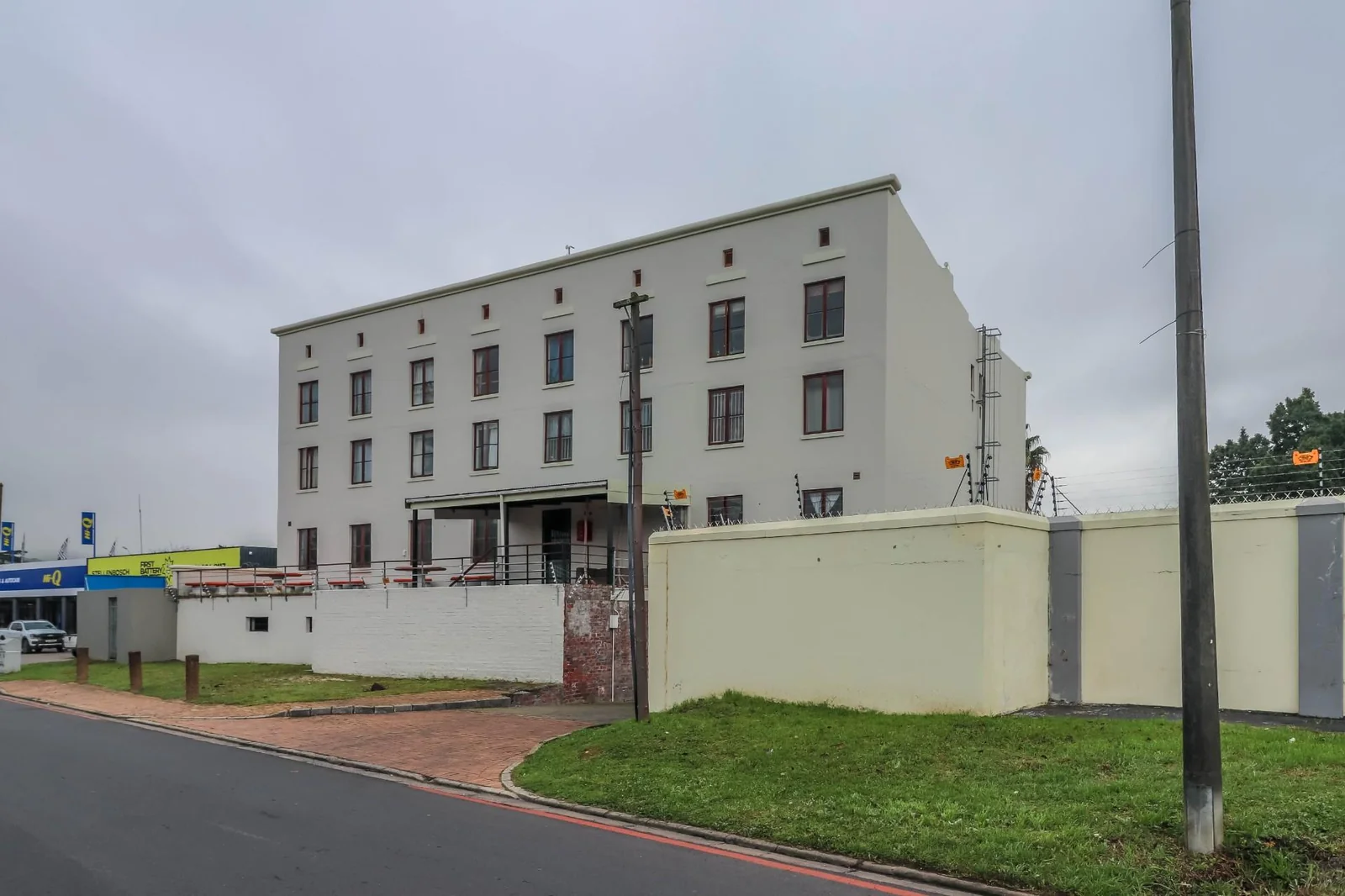 Contemporary two-bedroom apartment in Stellenbosch Central with prime investment appeal