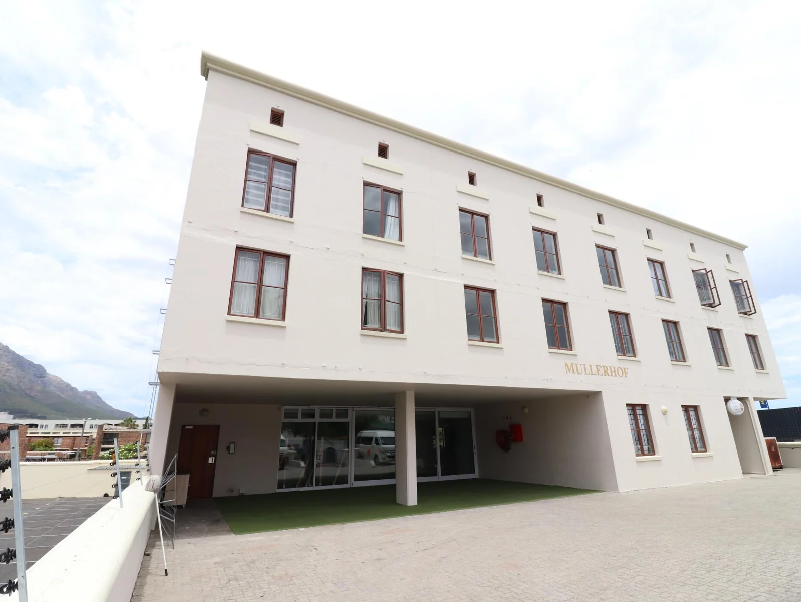 Contemporary two-bedroom apartment in Stellenbosch Central with prime investment appeal