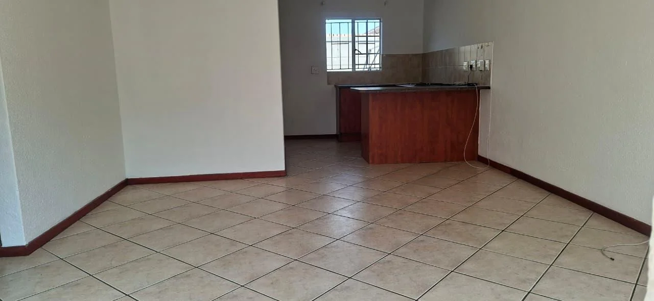 2 Bedroom Simplex, Private Garden, Lock up Garage