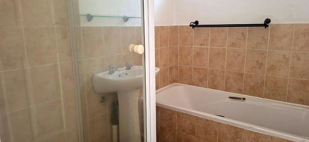 2 Bedroom Simplex, Private Garden, Lock up Garage