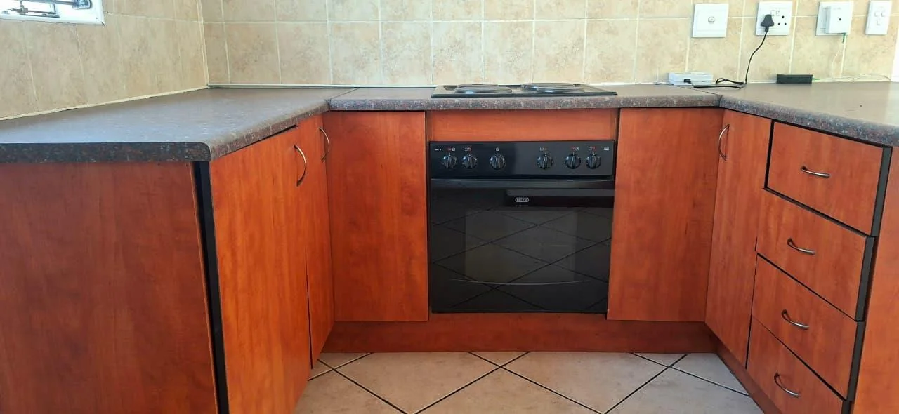 2 Bedroom Simplex, Private Garden, Lock up Garage