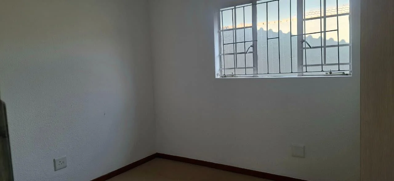 2 Bedroom Simplex, Private Garden, Lock up Garage