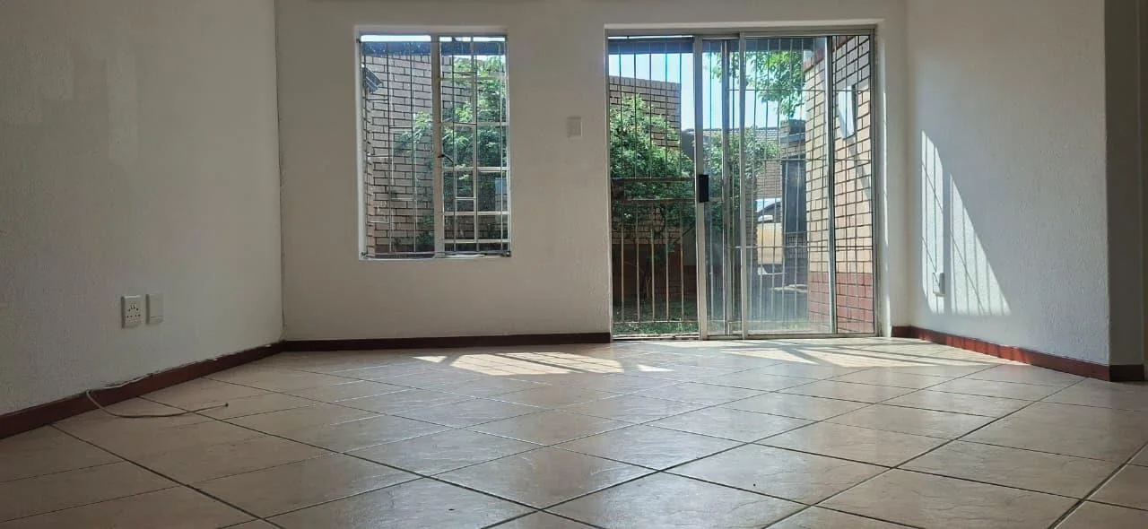 2 Bedroom Simplex, Private Garden, Lock up Garage