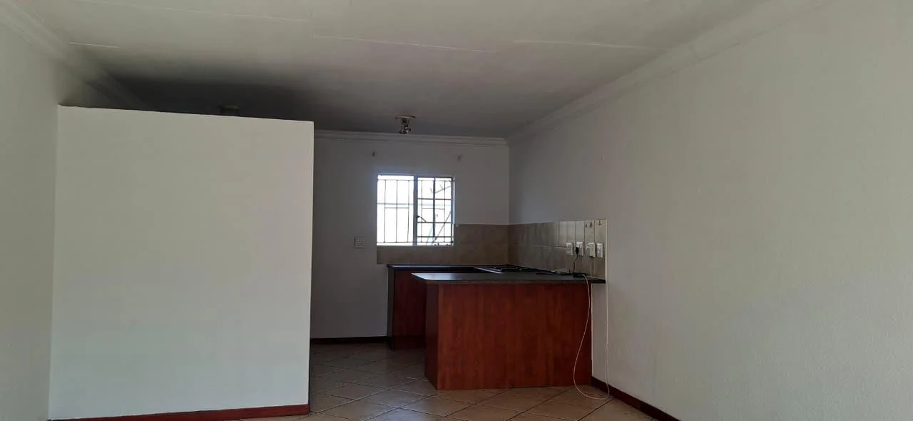 2 Bedroom Simplex, Private Garden, Lock up Garage