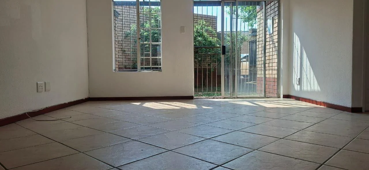 2 Bedroom Simplex, Private Garden, Lock up Garage