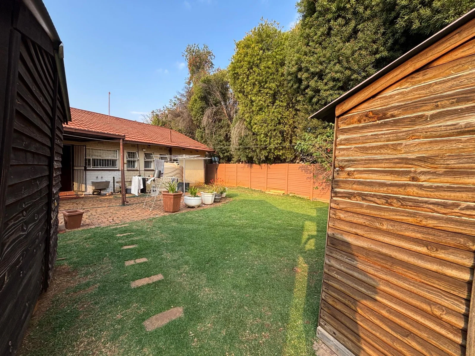 NEW LISTING ...... HOUSE WITH FLAT AND BOREHOLE!