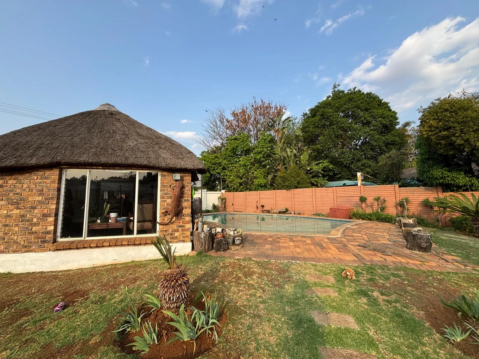 NEW LISTING ...... HOUSE WITH FLAT AND BOREHOLE!