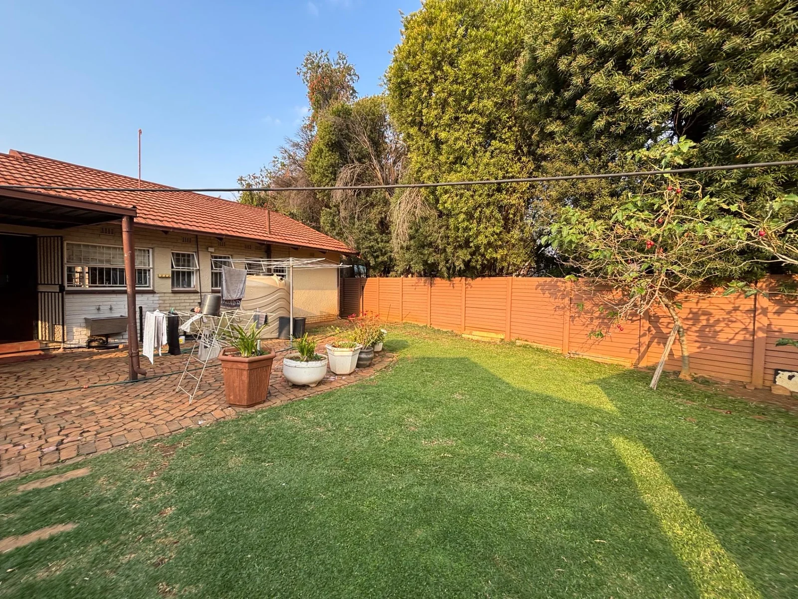 NEW LISTING ...... HOUSE WITH FLAT AND BOREHOLE!