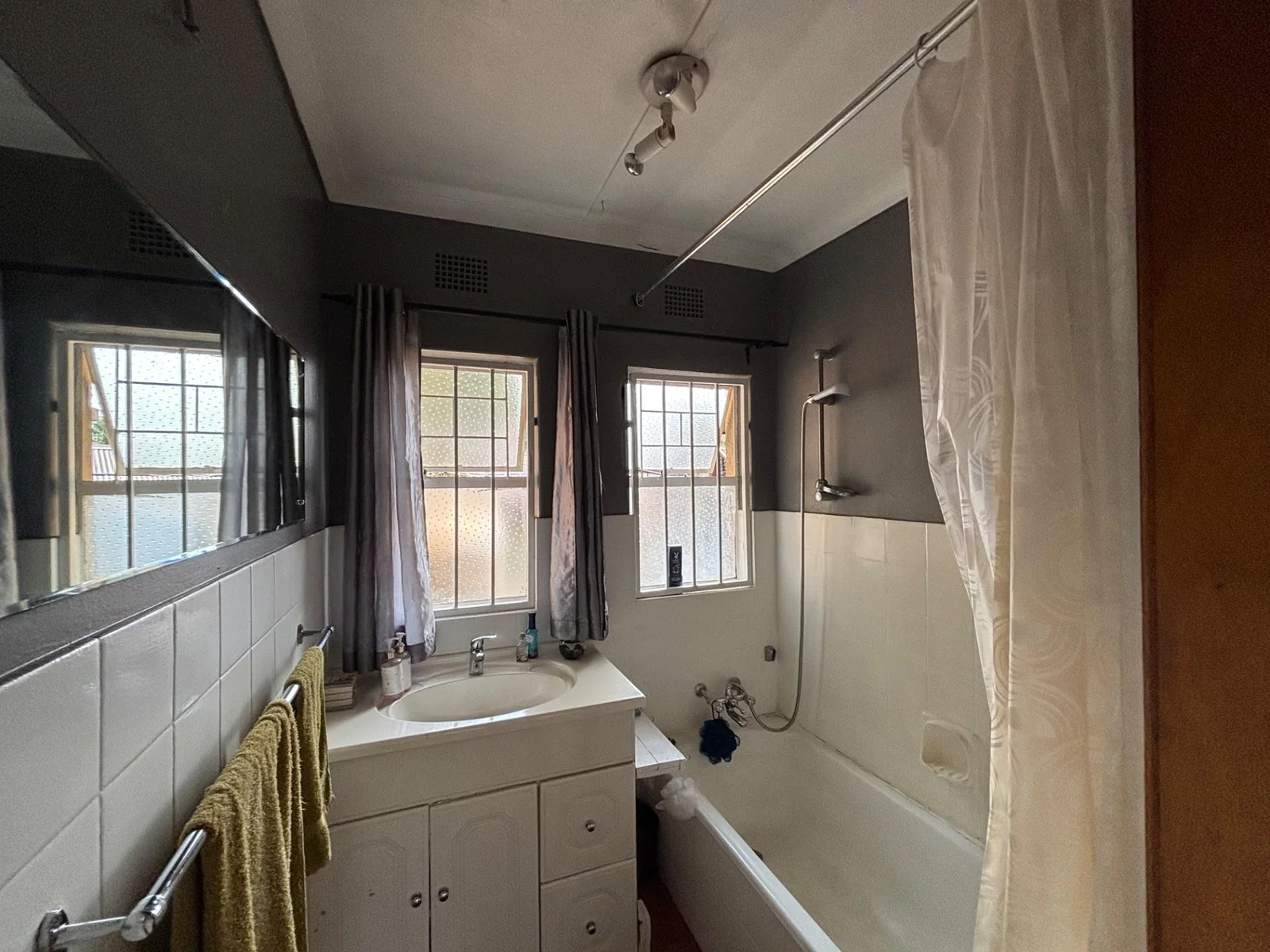 NEW LISTING ...... HOUSE WITH FLAT AND BOREHOLE!