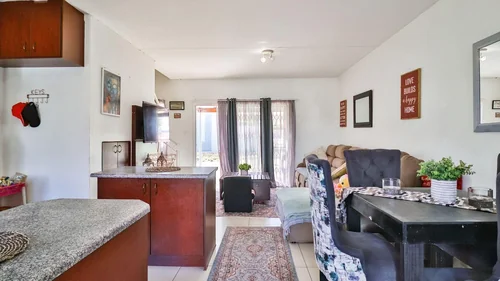 111 Greenstone, Greenstone Hill, Edenvale