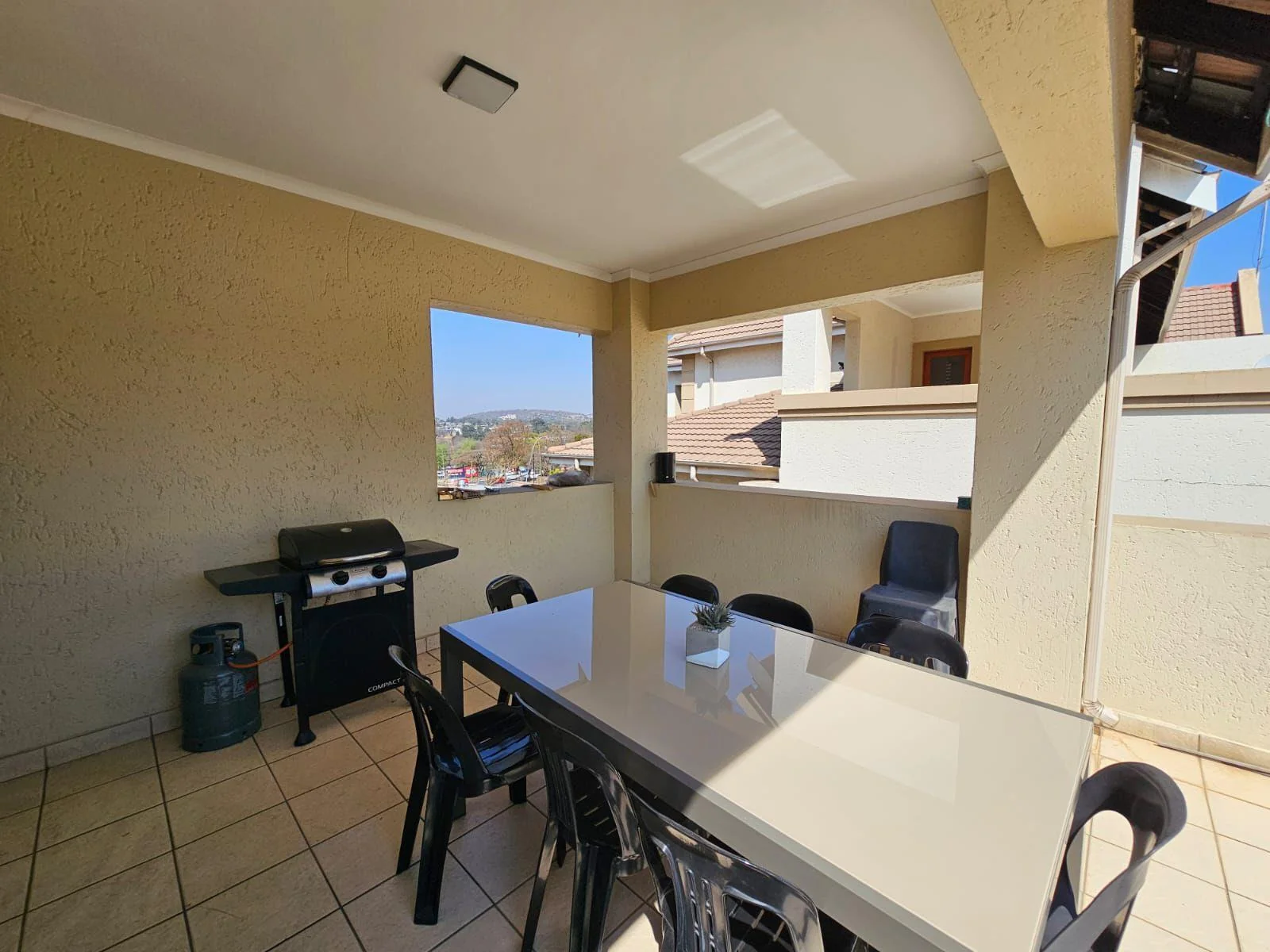 A Sunny, Stylish Loft Apartment You’ll Fall in Love With, 2 Bedrooms, 2 Balconies in Silvamonte Village