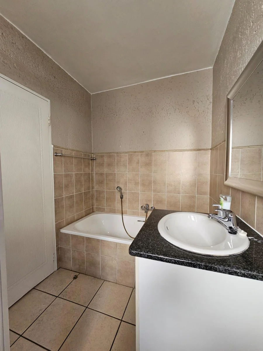 A Sunny, Stylish Loft Apartment You’ll Fall in Love With, 2 Bedrooms, 2 Balconies in Silvamonte Village