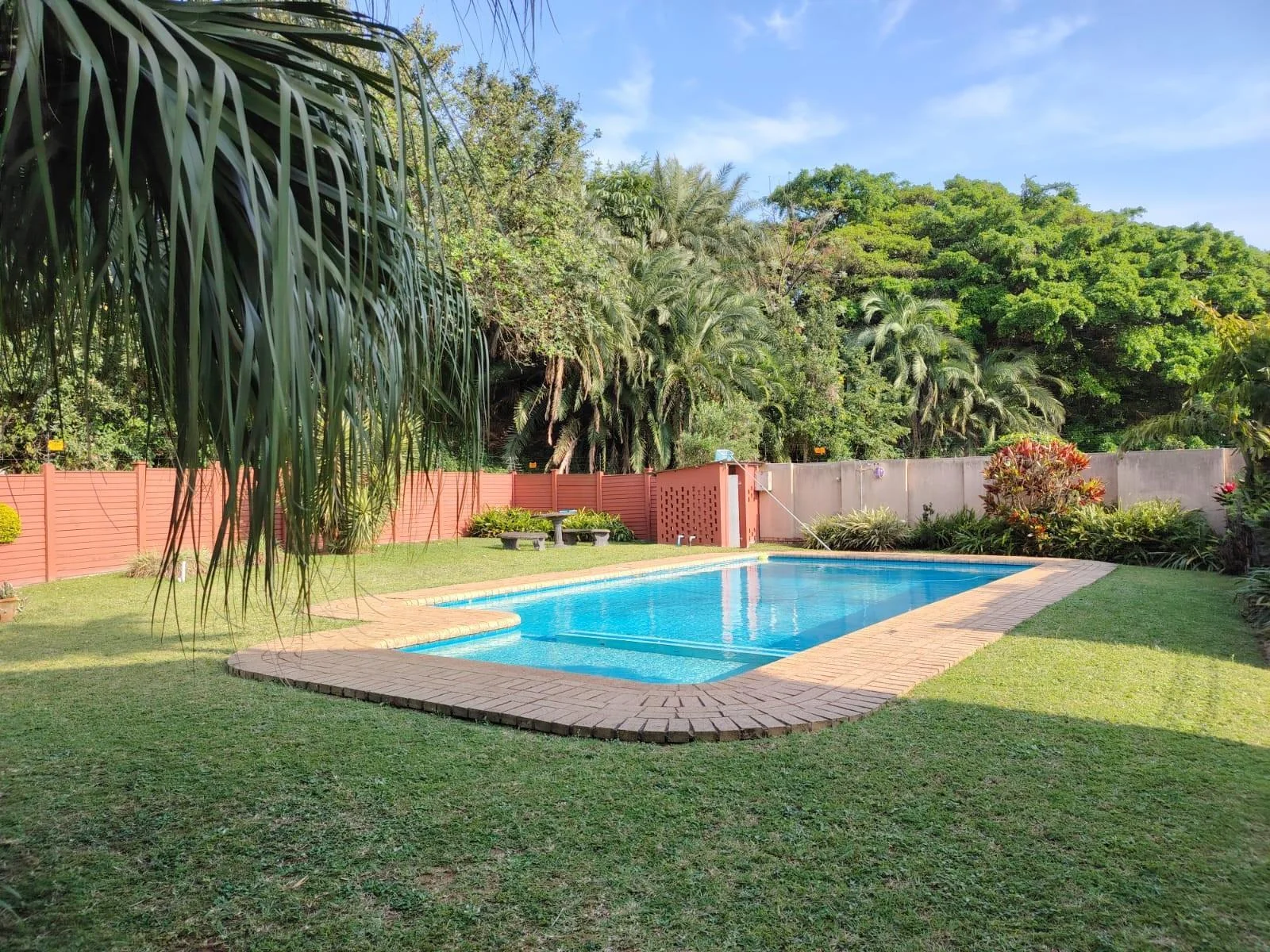 PET FRIENDLY COMPLEX