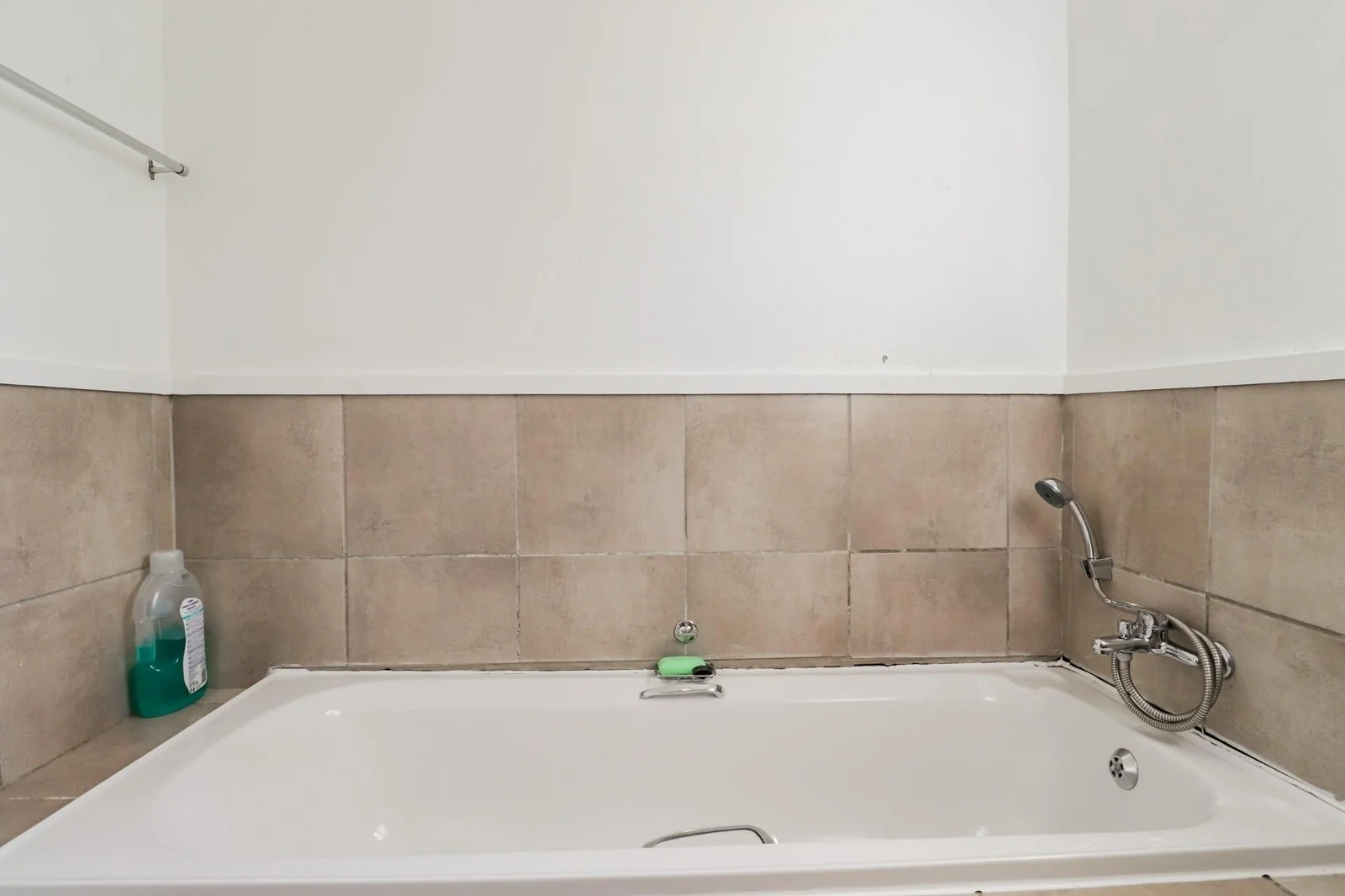 A charming 43-square-meter first-floor apartment, located in the heart of Noordwyk, Midrand,