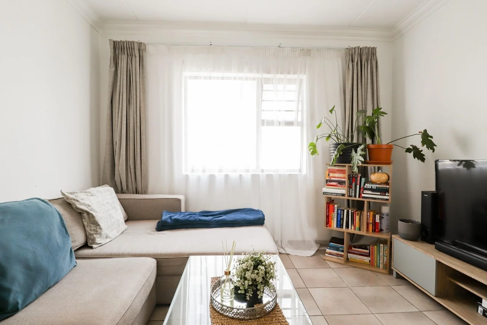 A charming 43-square-meter first-floor apartment, located in the heart of Noordwyk, Midrand,