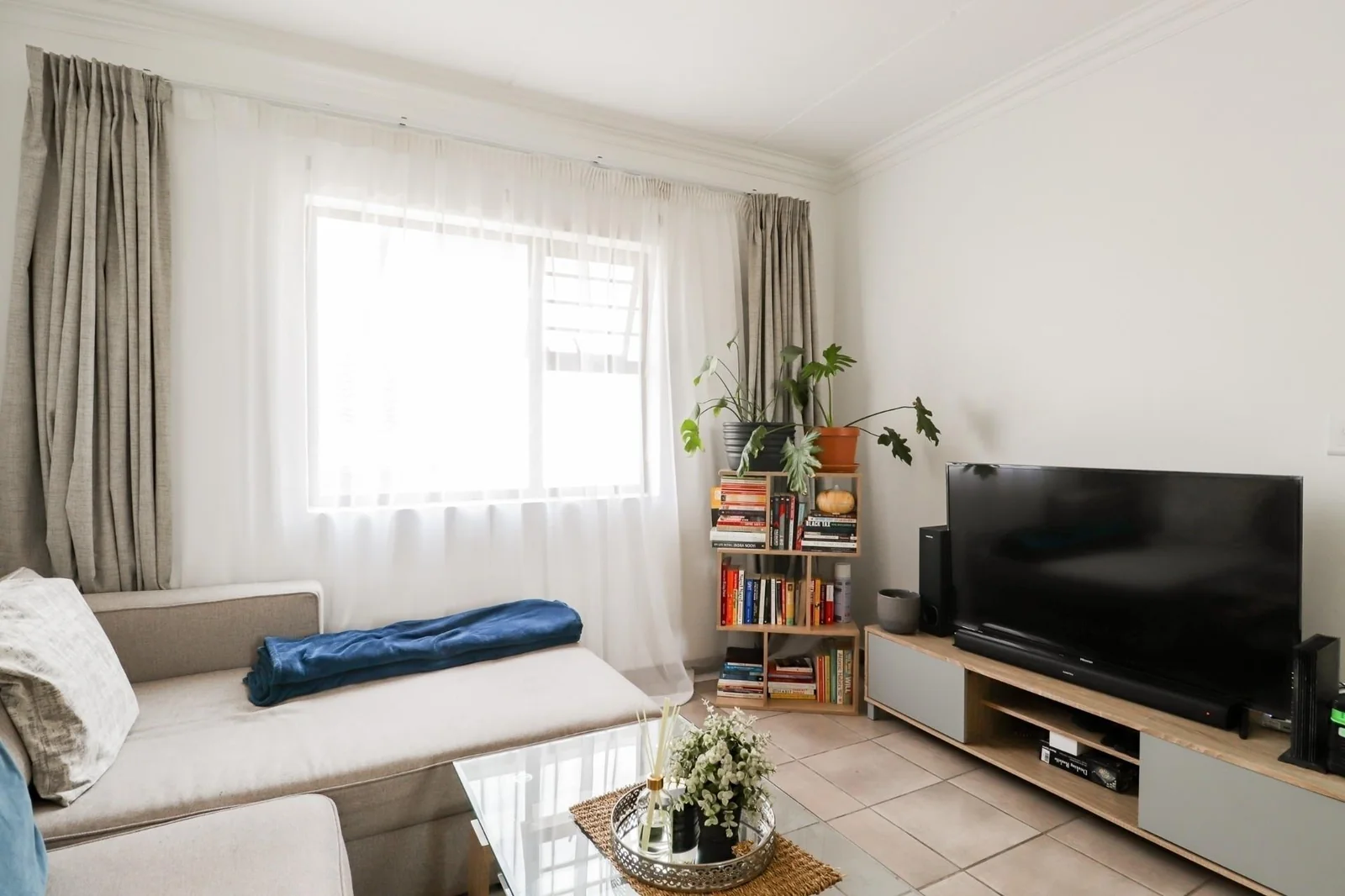 A charming 43-square-meter first-floor apartment, located in the heart of Noordwyk, Midrand,