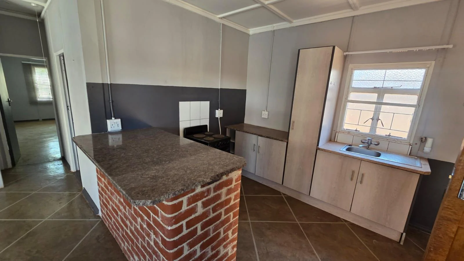 Modern 2-Bedroom Home for Rent – Pet Friendly & Secure!