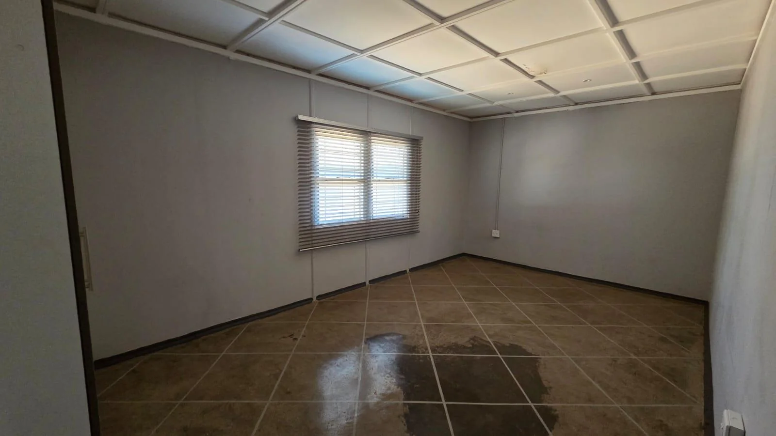 Modern 2-Bedroom Home for Rent – Pet Friendly & Secure!