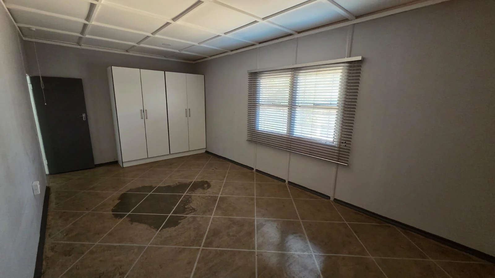 Modern 2-Bedroom Home for Rent – Pet Friendly & Secure!