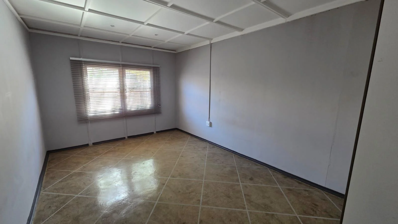 Modern 2-Bedroom Home for Rent – Pet Friendly & Secure!