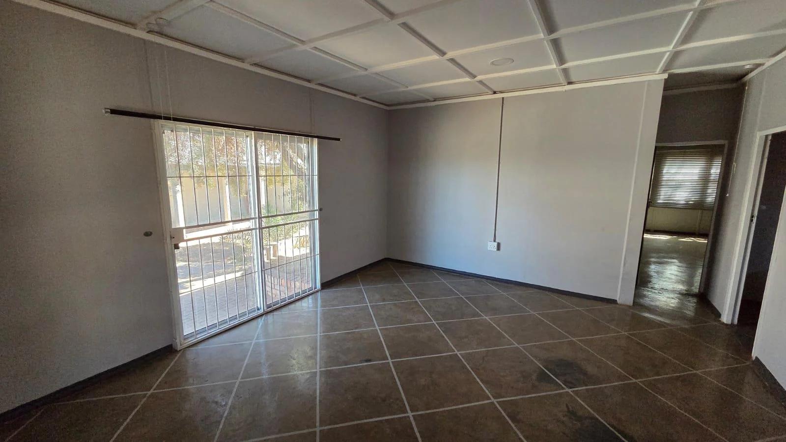 Modern 2-Bedroom Home for Rent – Pet Friendly & Secure!