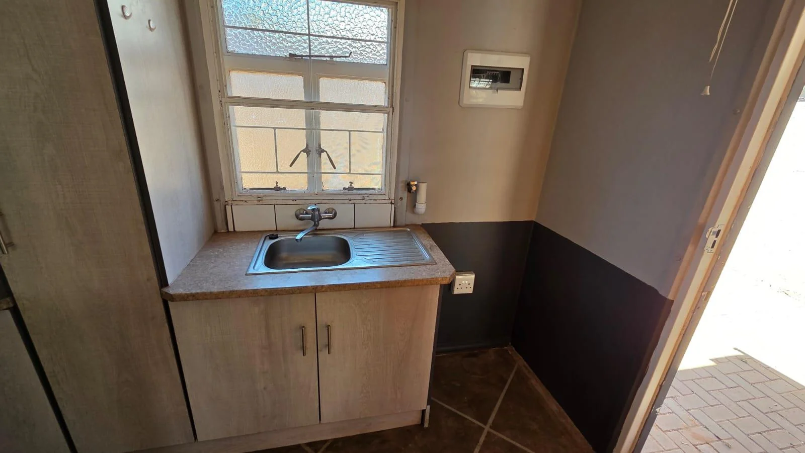 Modern 2-Bedroom Home for Rent – Pet Friendly & Secure!