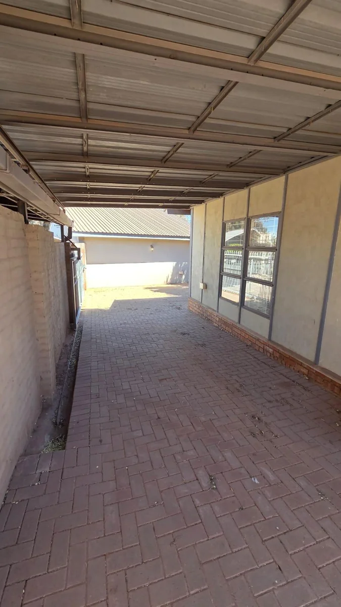 Modern 2-Bedroom Home for Rent – Pet Friendly & Secure!