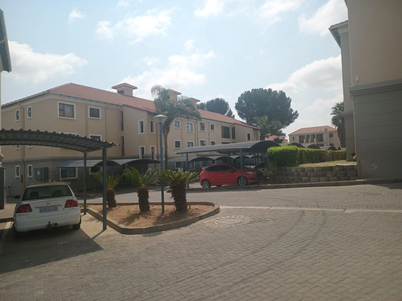 A lovely 2 Bed, 2 bath Apartment in Halfway House, Midrand