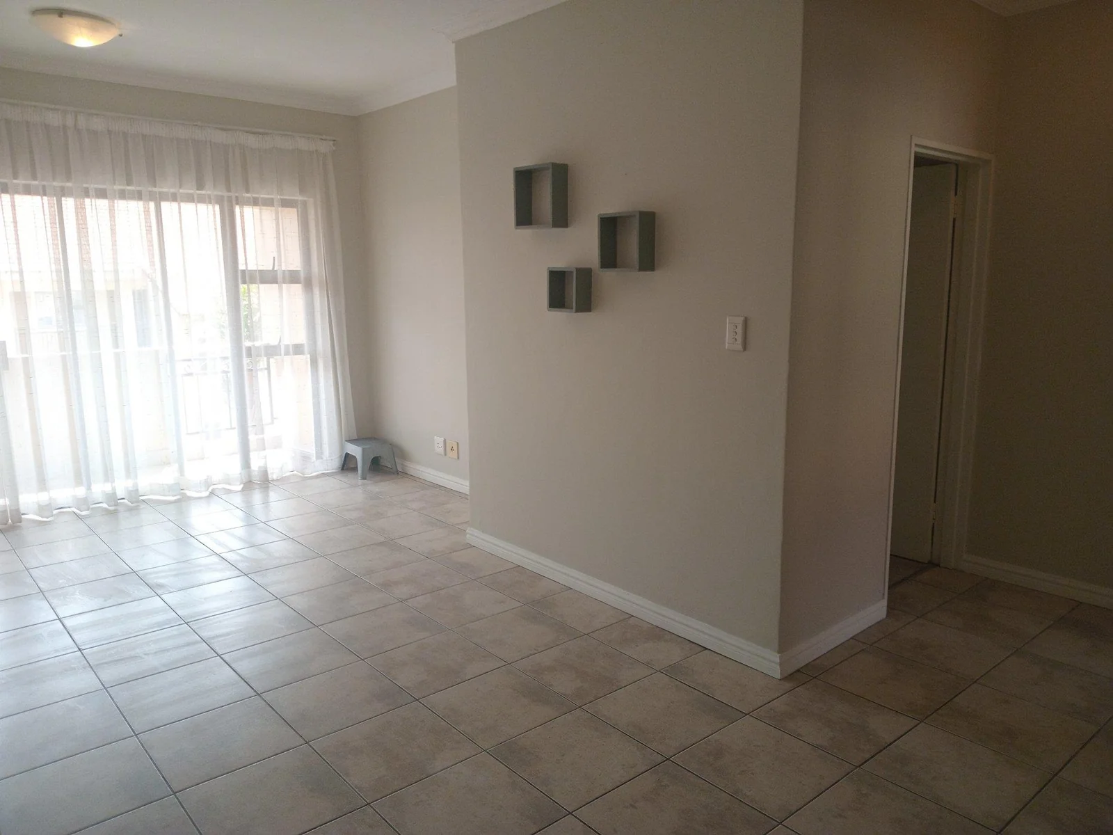 A lovely 2 Bed, 2 bath Apartment in Halfway House, Midrand