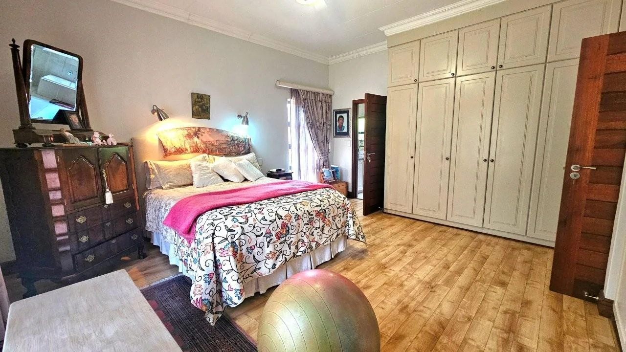 GENEROUS, PRACTICAL, BEAUTIFUL AND NEAT .<br/>