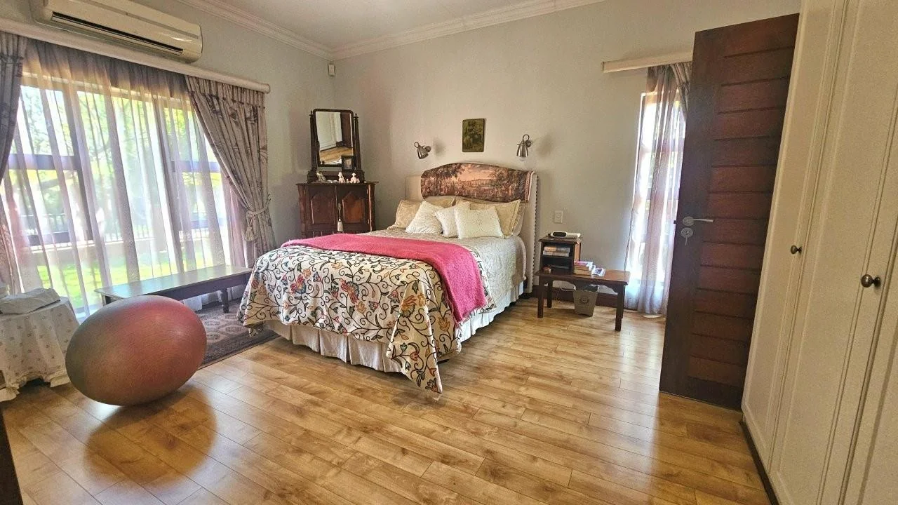 GENEROUS, PRACTICAL, BEAUTIFUL AND NEAT .<br/>