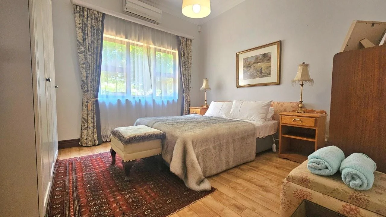 GENEROUS, PRACTICAL, BEAUTIFUL AND NEAT .<br/>