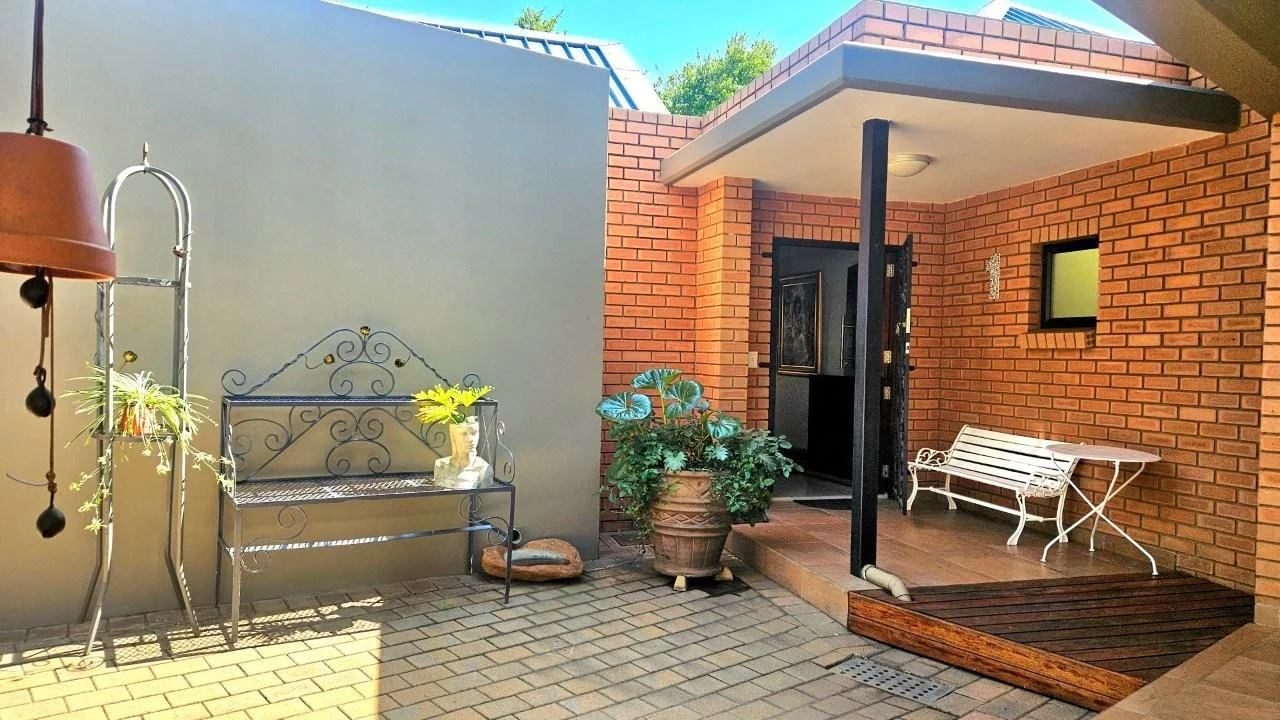 GENEROUS, PRACTICAL, BEAUTIFUL AND NEAT .<br/>