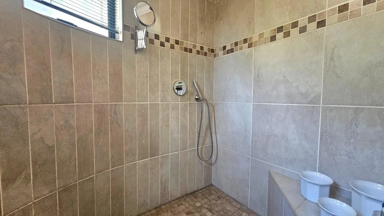 GENEROUS, PRACTICAL, BEAUTIFUL AND NEAT .<br/>