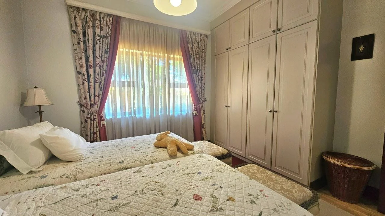 GENEROUS, PRACTICAL, BEAUTIFUL AND NEAT .<br/>