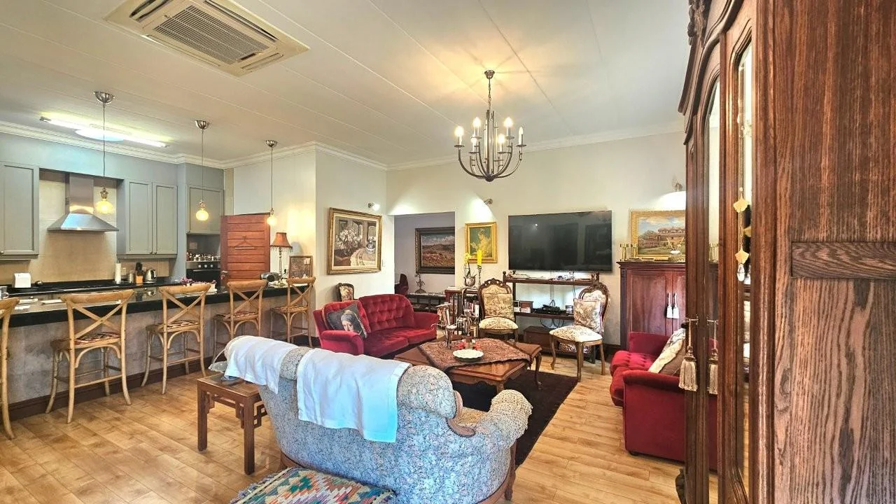 GENEROUS, PRACTICAL, BEAUTIFUL AND NEAT .<br/>