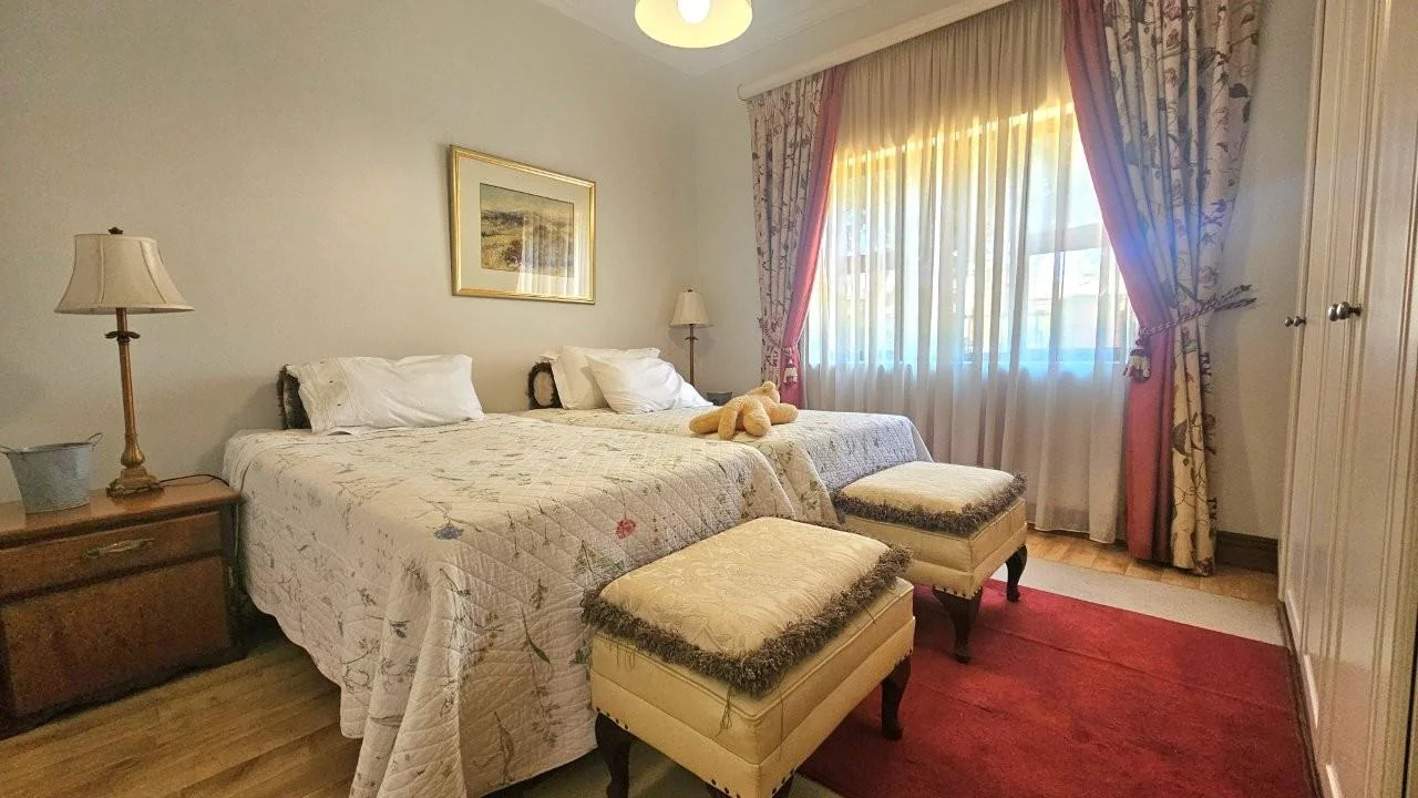 GENEROUS, PRACTICAL, BEAUTIFUL AND NEAT .<br/>