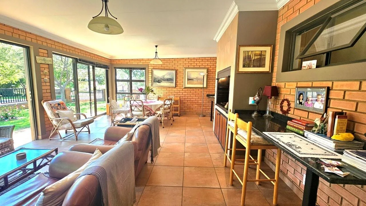 GENEROUS, PRACTICAL, BEAUTIFUL AND NEAT .<br/>