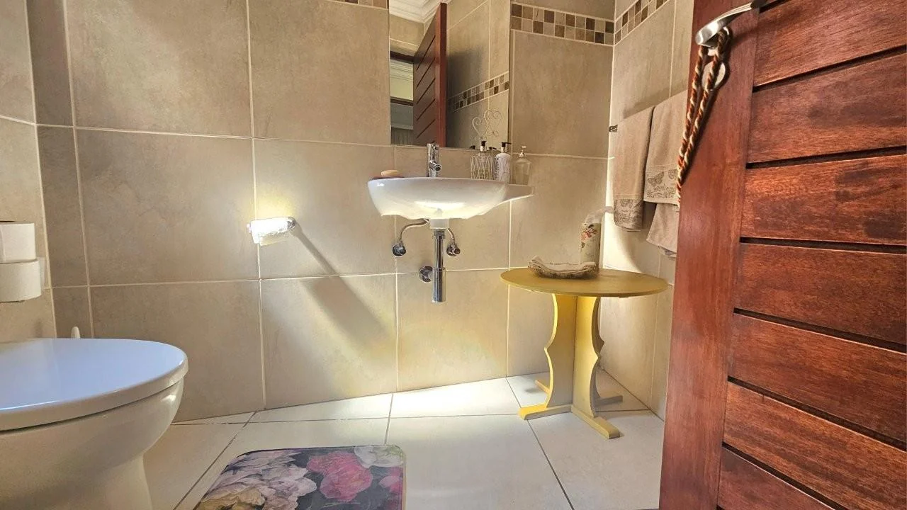 GENEROUS, PRACTICAL, BEAUTIFUL AND NEAT .<br/>