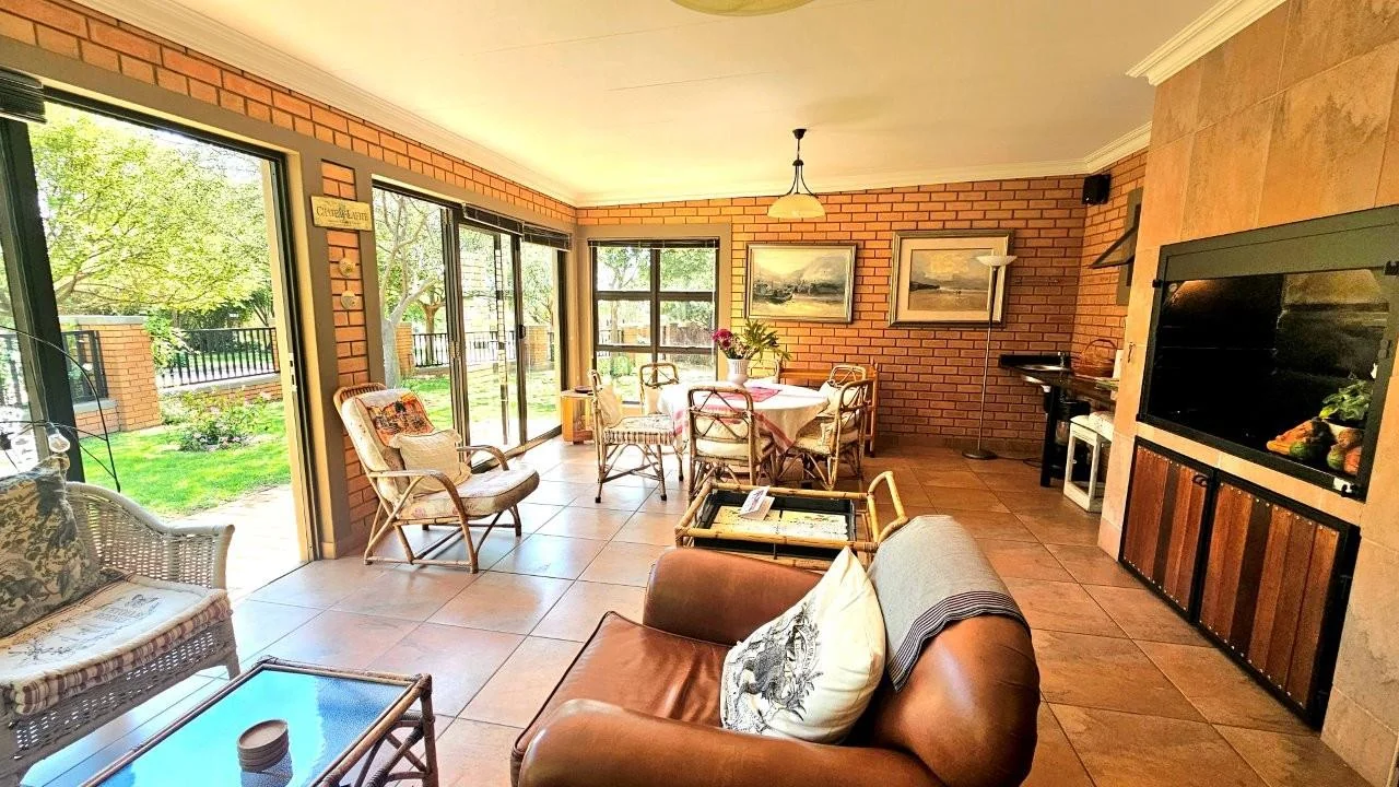 GENEROUS, PRACTICAL, BEAUTIFUL AND NEAT .<br/>