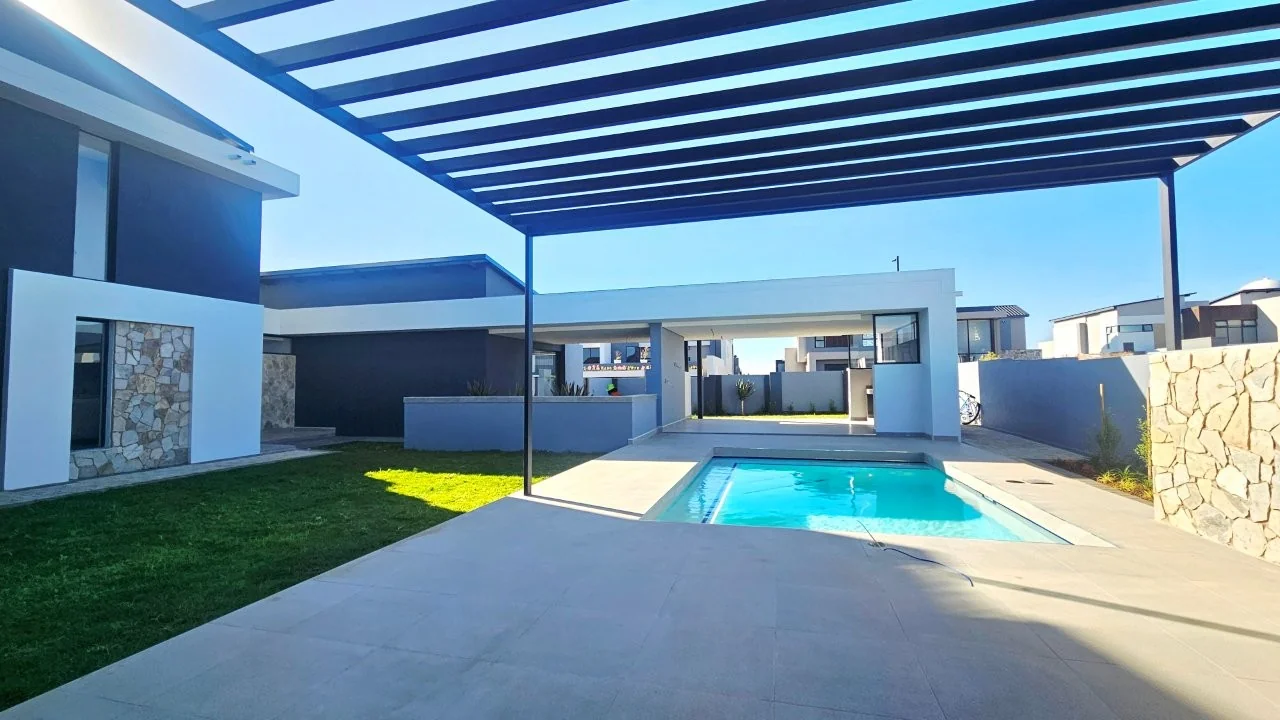 MIDSTREAM HEIGHTS – A UNIQUE BLEND OF LUXURY AND SOPHISTICATION.