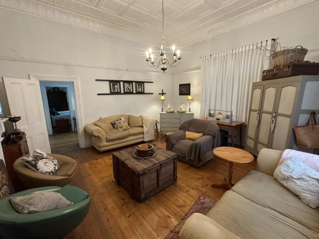 BEAUTIFUL SPACIOUS HOUSE IN A QUITE AREA