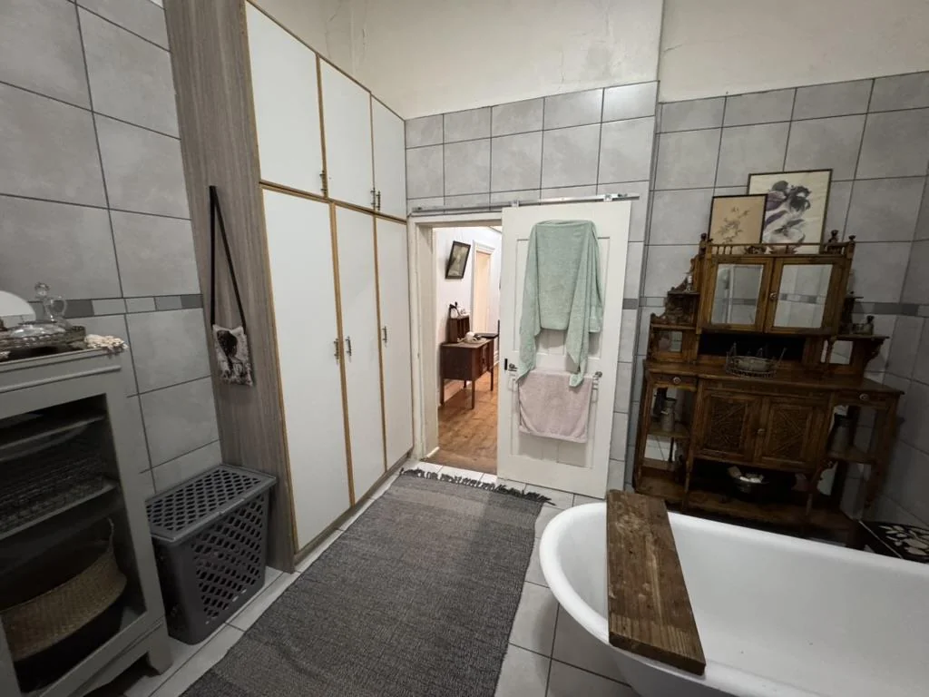 BEAUTIFUL SPACIOUS HOUSE IN A QUITE AREA