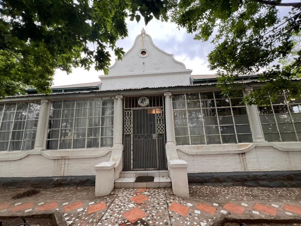 BEAUTIFUL SPACIOUS HOUSE IN A QUITE AREA