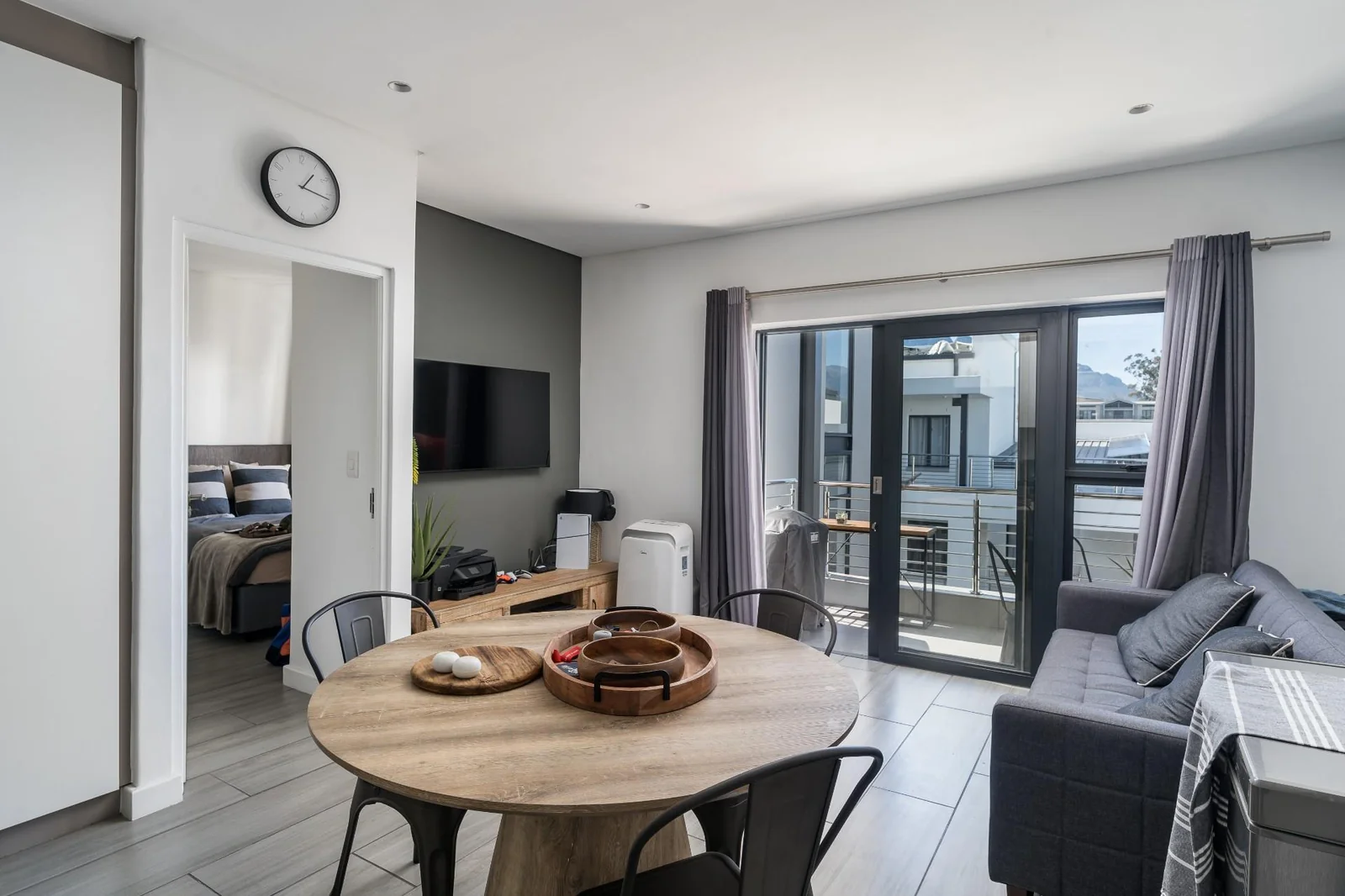 Corner living with two balconies, braai and mountain views – your Stellenbosch lifestyle starts here.
