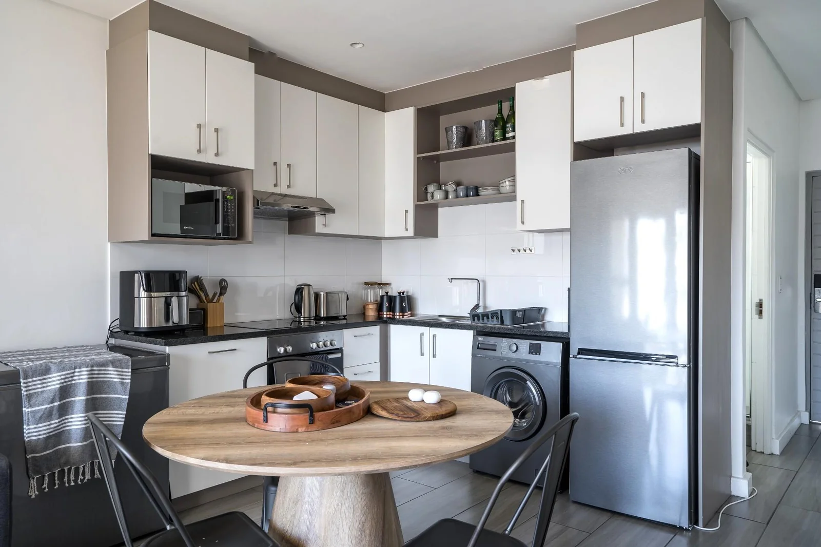 Corner living with two balconies, braai and mountain views – your Stellenbosch lifestyle starts here.