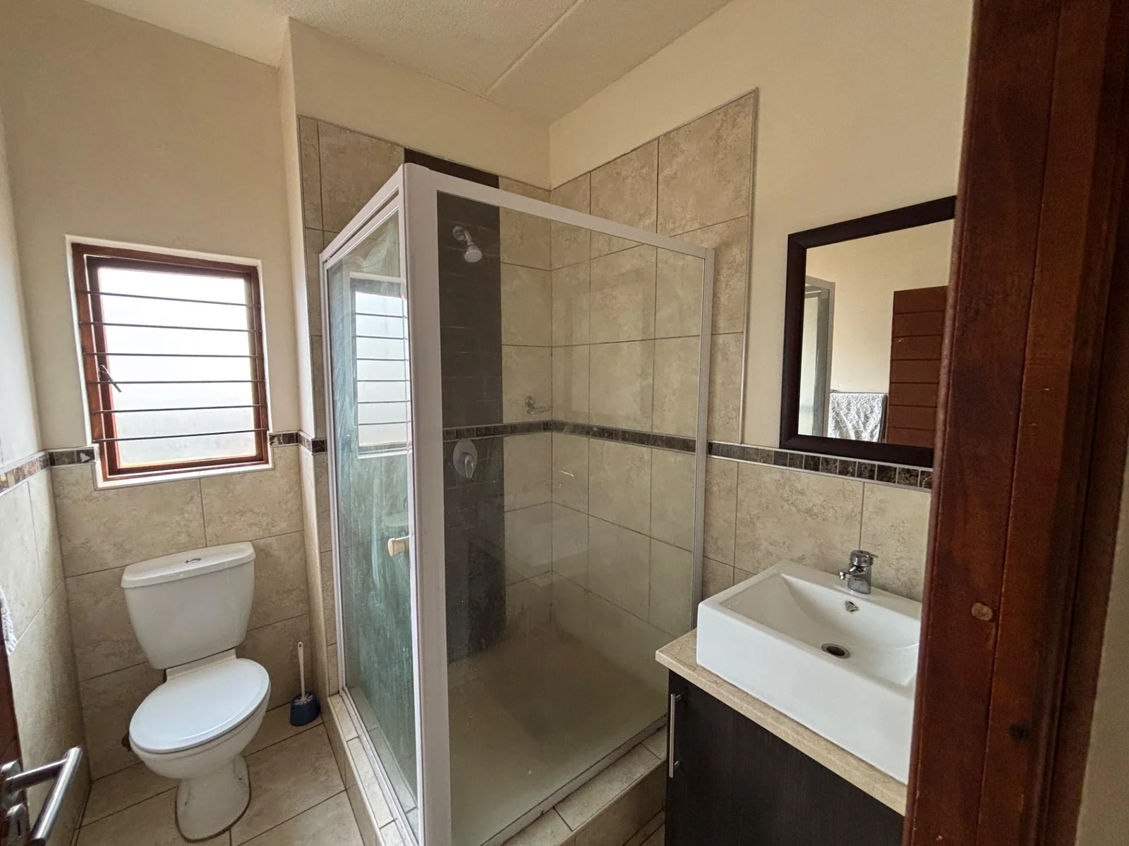 NEW LISTING .....DOWNSTAIRS TOWNHOUSE WITH GARDEN!