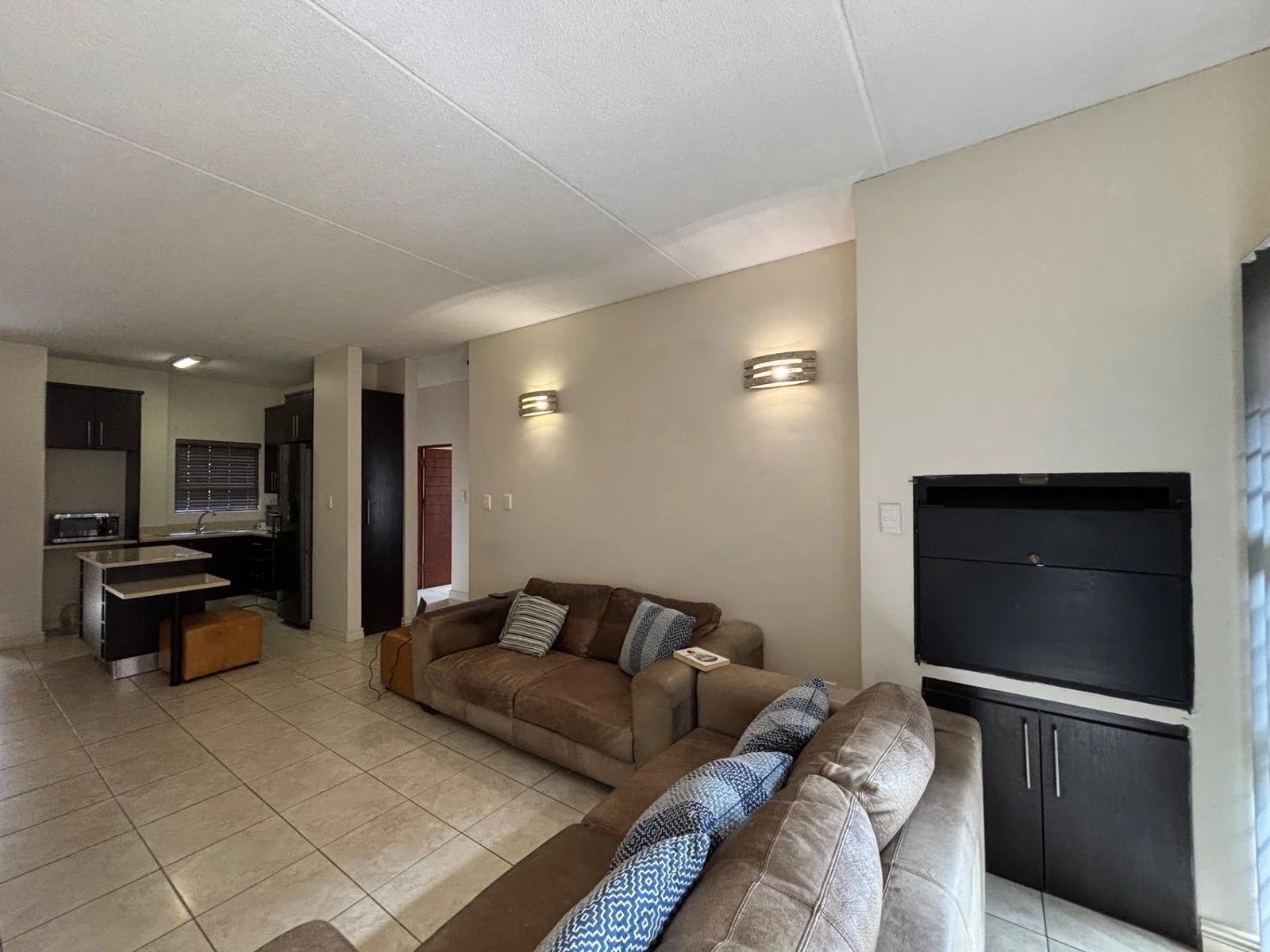 NEW LISTING .....DOWNSTAIRS TOWNHOUSE WITH GARDEN!