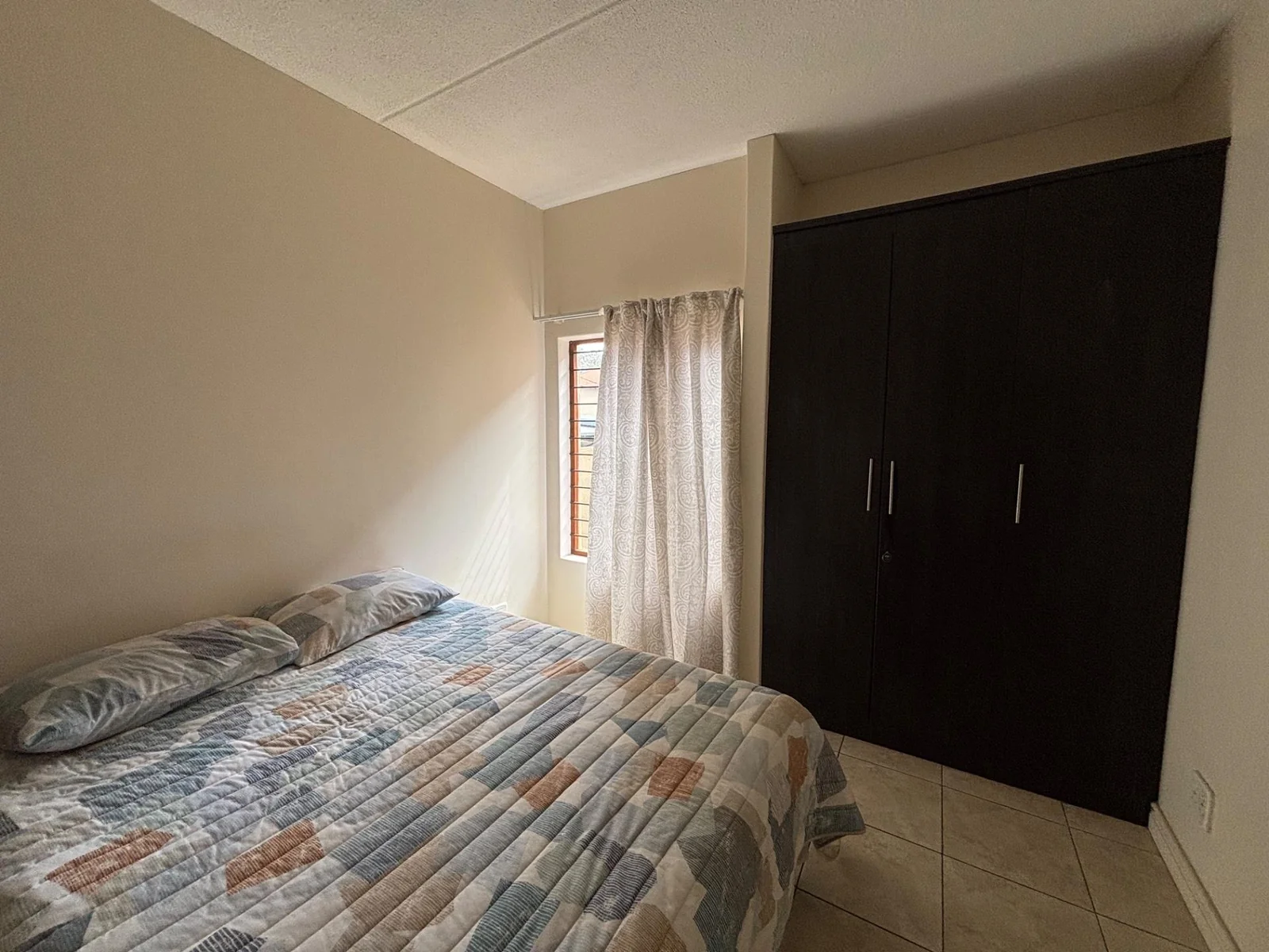 NEW LISTING .....DOWNSTAIRS TOWNHOUSE WITH GARDEN!