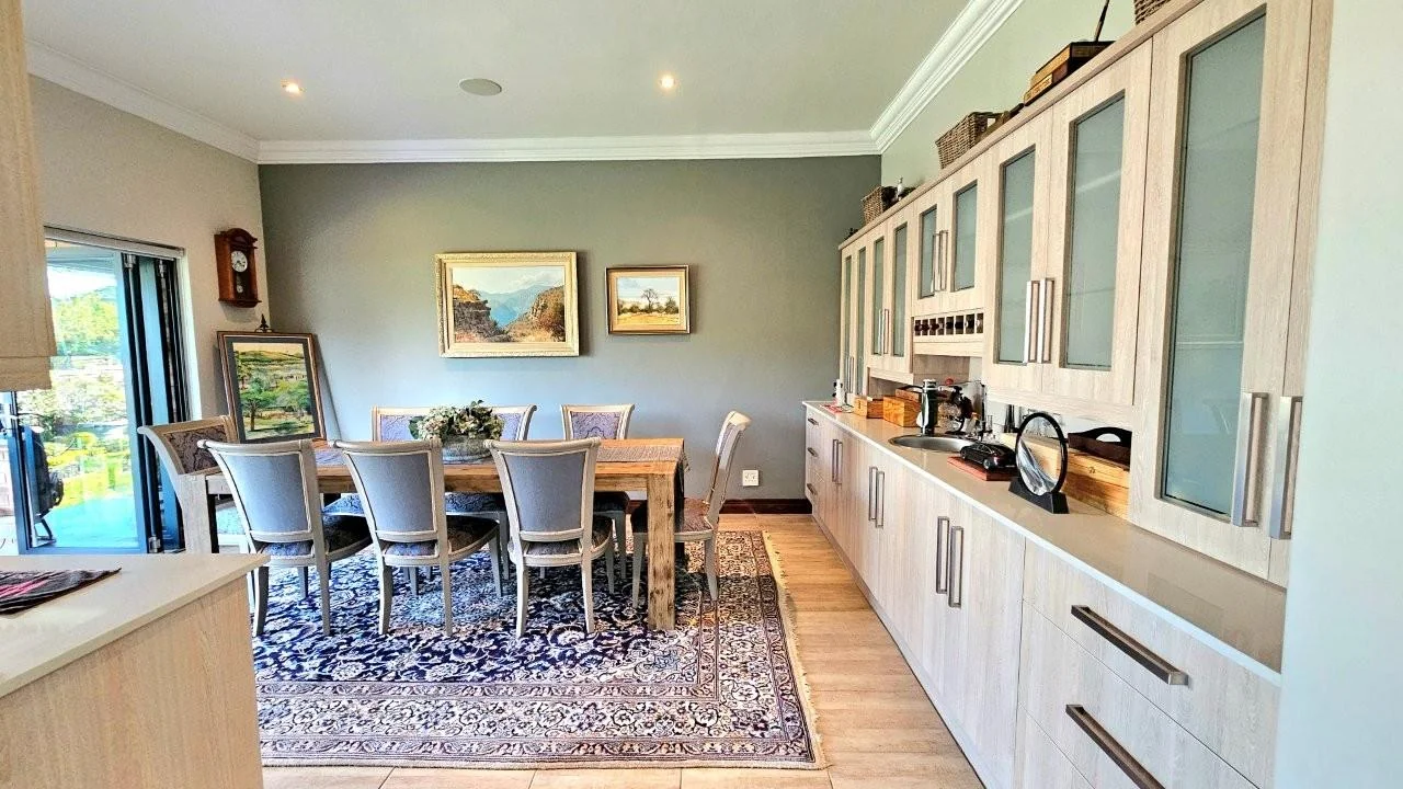 RETIRE@MIDSTREAM : YOU ARE GOING TO LOVE THIS PROPERTY. SOLE AND EXCLUSIVE MANDATED.